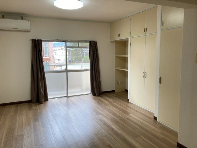 ライジングハラダの洋室|広々とした洋室です