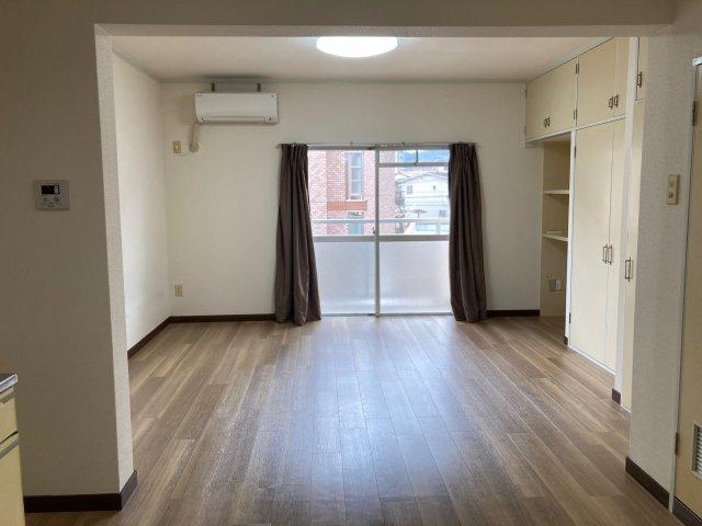 ライジングハラダの洋室|広々とした洋室です