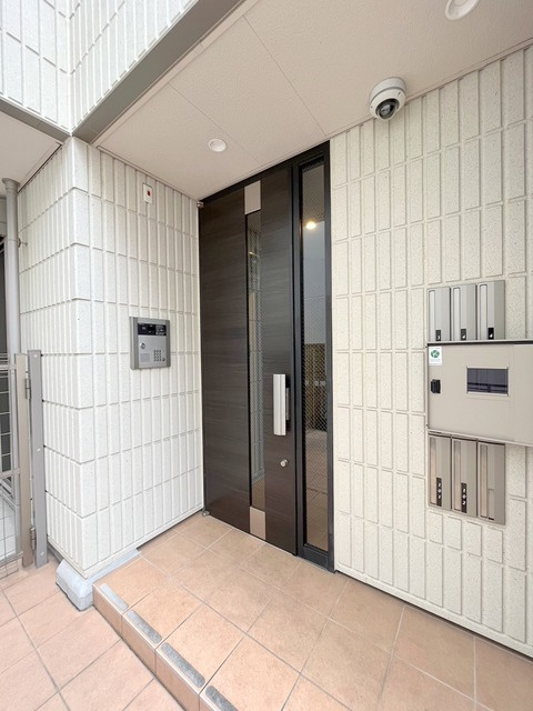 ロイテ中山のエントランス|オートロック完備のエントランス