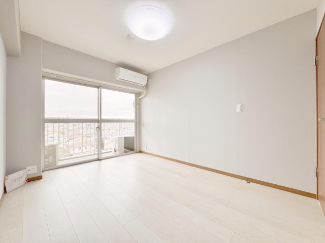 草加スカイハイツの洋室