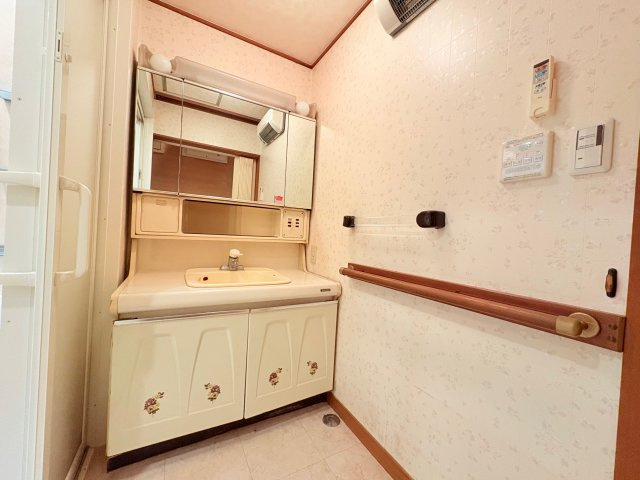 神戸市須磨区神撫町4丁目戸建の洗面所