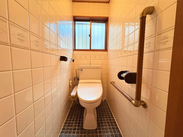 神戸市須磨区神撫町4丁目戸建のトイレ