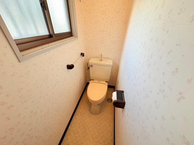 神戸市須磨区神撫町4丁目戸建のトイレ