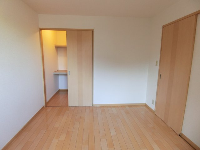 グランシャリオ小森野の洋室