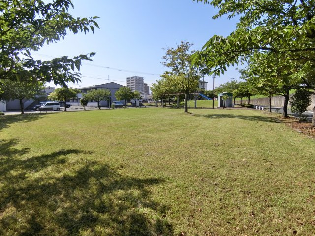 グランシャリオ小森野の周辺|建物の隣には遊具の有る公園がございます♪