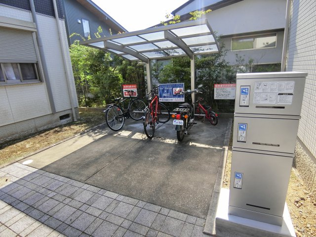 グランシャリオ小森野のその他共用部分|屋根付の駐輪場です☆
