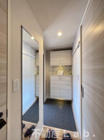 モダニティ八分字　B棟の玄関