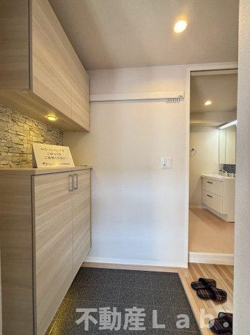 モダニティ八分字　B棟の玄関