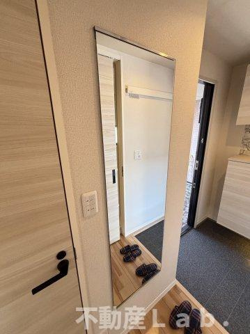 モダニティ八分字　B棟の玄関