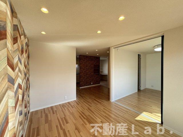 モダニティ八分字　B棟の居間・リビング