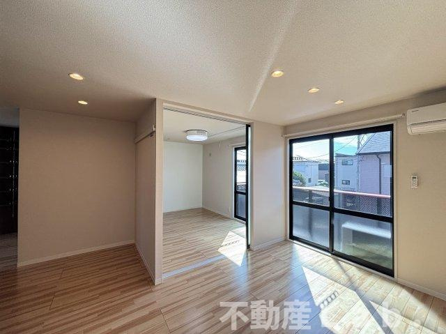 モダニティ八分字　B棟の居間・リビング