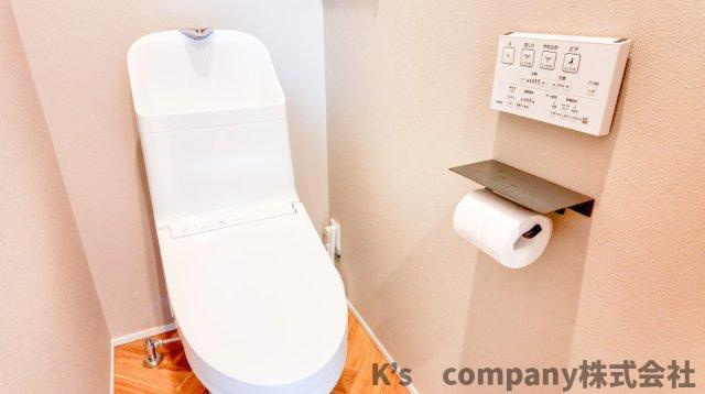 茅ヶ崎市浜竹4丁目　中古戸建のトイレ|温水洗浄便座の清潔感のあるトイレ◇