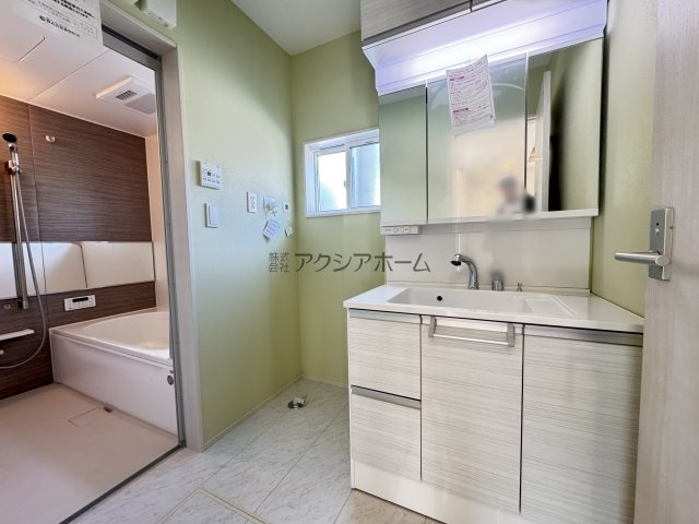 東村山市秋津町4丁目・全7棟　新築一戸建　7号棟の前面道路含む現地写真|シャンプードレッサー付洗面化粧台