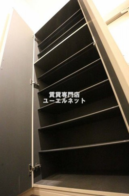 【設備】 | ベネスタ千里中央 | 収納力たっぷりのシューズボックスで玄関すっきり！