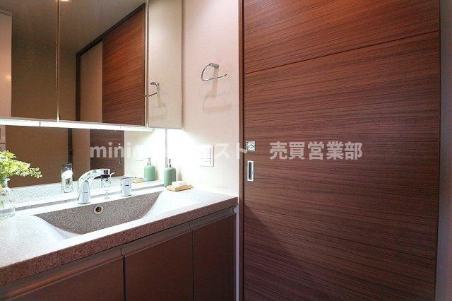 メゾンドール瓢箪山の独立洗面台