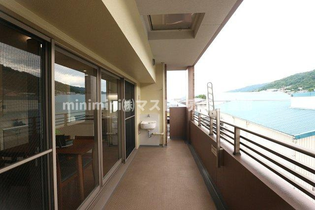 メゾンドール瓢箪山のバルコニー