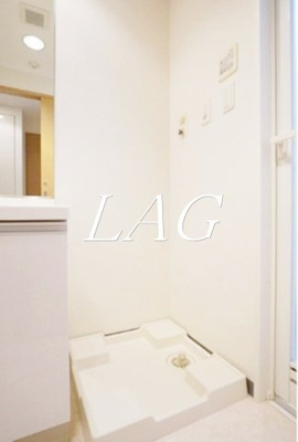 【設備】 | Ｔ’ｓ　ｇａｒｄｅｎ六郷土手 | 室内洗濯機置場です。