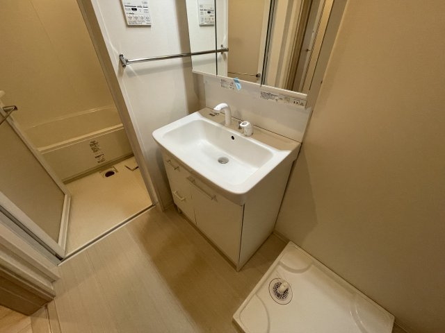 リトルロックスの独立洗面台|別号室参考写真です。