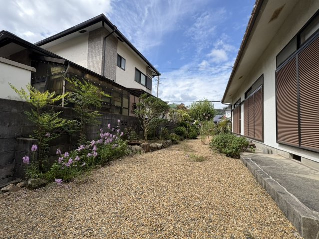 神戸市北区唐櫃台4丁目戸建の庭