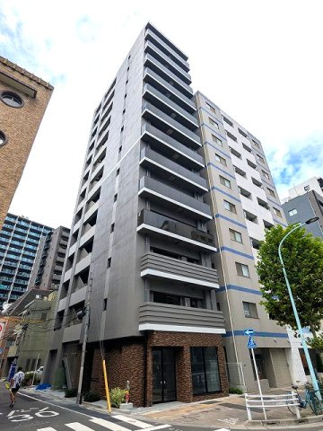 DUO FLATS浅草蔵前の設備|大通りに面し安心の場所です、道路側は遮音性・防犯性・遮熱効果が高いペアガラスの窓です