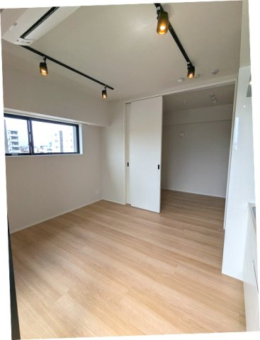 DUO FLATS浅草蔵前の設備|スポットライト、インターネット無料、リビングにエアコン付き、隣部屋と接しない角部屋でプライバシー確保されています