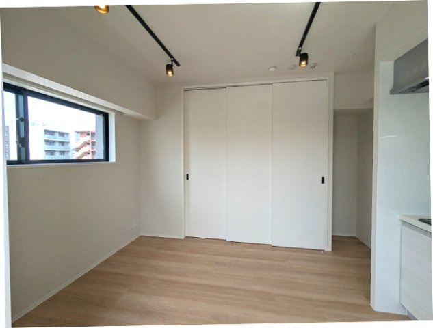 DUO FLATS浅草蔵前の設備|スポットライト、インターネット無料、リビングにエアコン付き、隣部屋と接しない角部屋でプライバシー確保されています