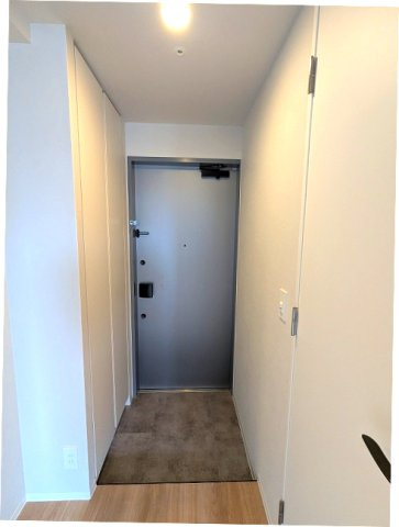 DUO FLATS浅草蔵前の設備|ディンプルキーのダブルロックセキュリティ、人感センサー付き玄関ライト