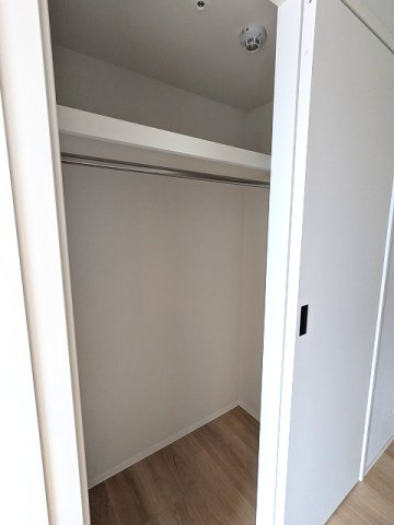 DUO FLATS浅草蔵前の収納|デッドスペースを作らないスライドドアのクローゼット