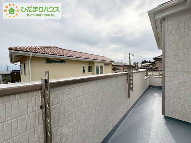 ひたちなか市津田　新築戸建のバルコニー|広々としたバルコニーは、大量の洗濯物を干しても余裕！お布団だって、家族全員分をいっきに干せますね(^O^)