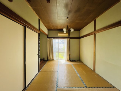【居間・リビング】 | たつの市揖西町小神/中古戸建 | ゆったりとした居間です