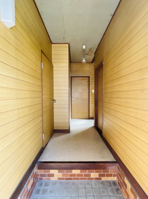【玄関】 | たつの市揖西町小神/中古戸建 | 落ち着いた玄関です