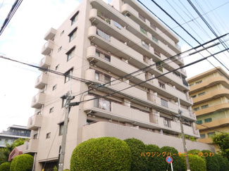 【外観】 | スタイリッシュなデザインが目を引く外観。落ち着いたカラーが街並みに調和します。