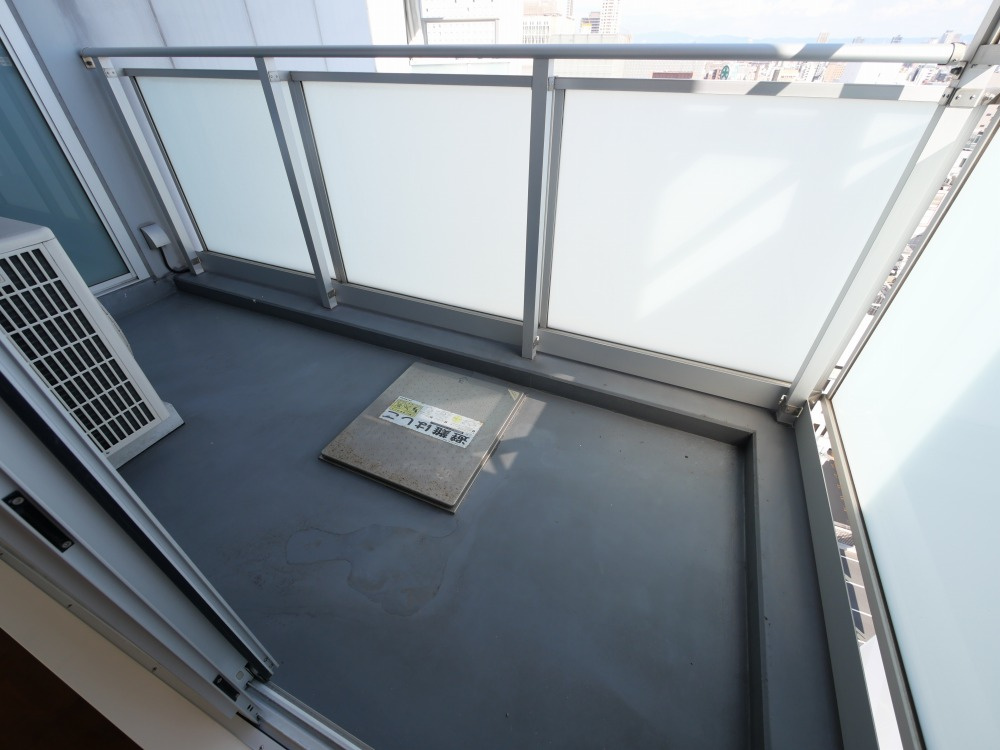 アステリオ北堀江 ザ・メトロタワーのバルコニー