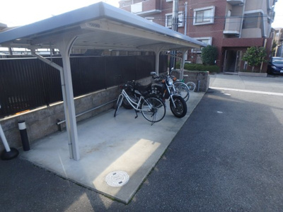 【その他共用部分】 | メゾン・クレール | 屋根付き駐輪スペースです