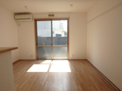 【居間・リビング】 | メゾン・クレール | 明るいリビング