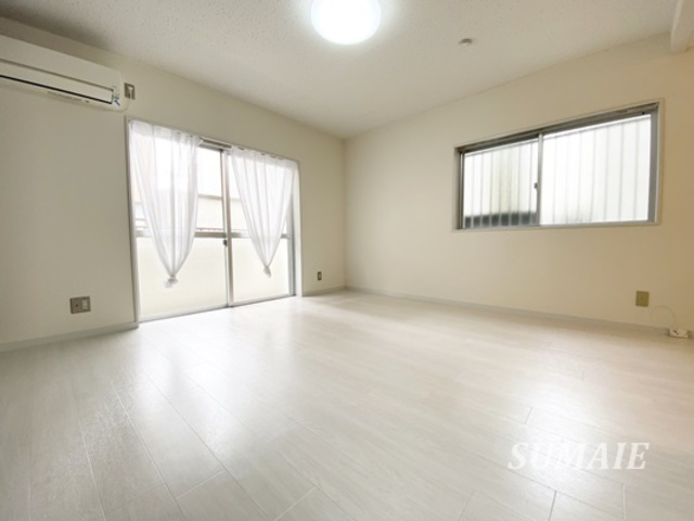 エクセルハイムの居間・リビング|南向き角部屋です☆