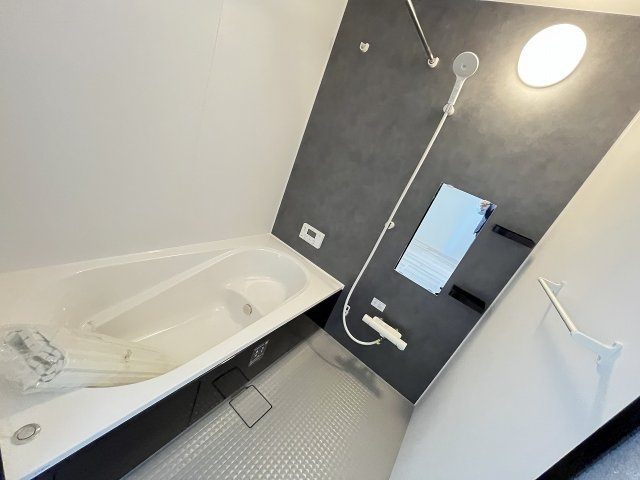 【内装】 | 糟屋郡須恵町旅石25期　1号棟（全1棟）【仲介手数料無料・0円】 | 施工例。浴室です。施工例は完成時と異なる場合があります。