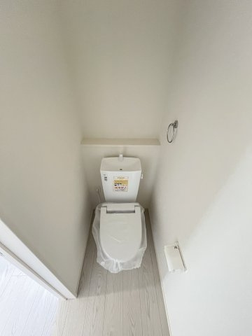 【内装】 | 糟屋郡須恵町旅石25期　1号棟（全1棟）【仲介手数料無料・0円】 | 施工例。2階にもトイレです。施工例は完成時と異なる場合があります。