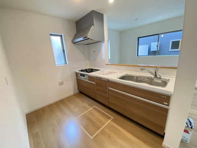 【キッチン】 | 糟屋郡須恵町旅石25期　1号棟（全1棟）【仲介手数料無料・0円】 | 施工例。施工例は完成時と異なる場合があります。
