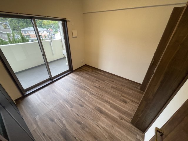 ソルシェール須磨北の洋室