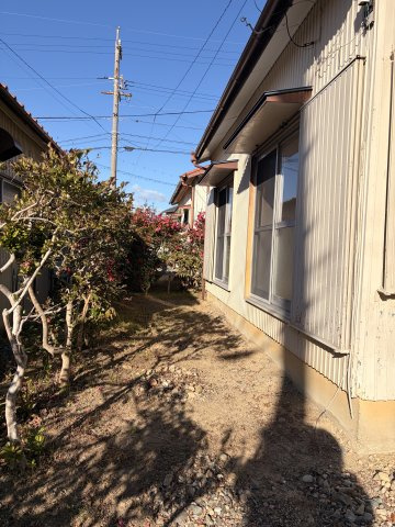 ㈱坂本煉瓦工場貸家の庭|洗濯物はこちらに干して頂けます！