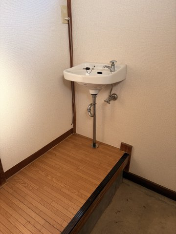 ㈱坂本煉瓦工場貸家の洗面所