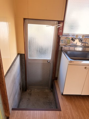 ㈱坂本煉瓦工場貸家のその他|勝手口です。