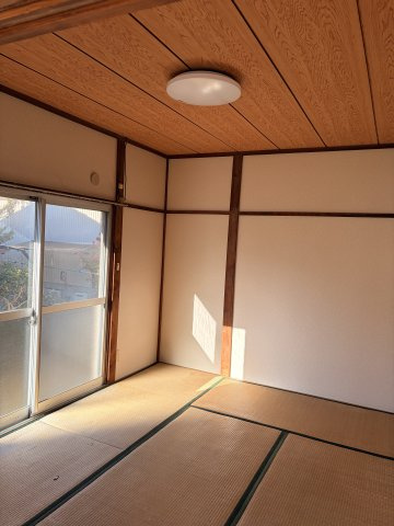 ㈱坂本煉瓦工場貸家の和室|日当たりの良い和室です♪
