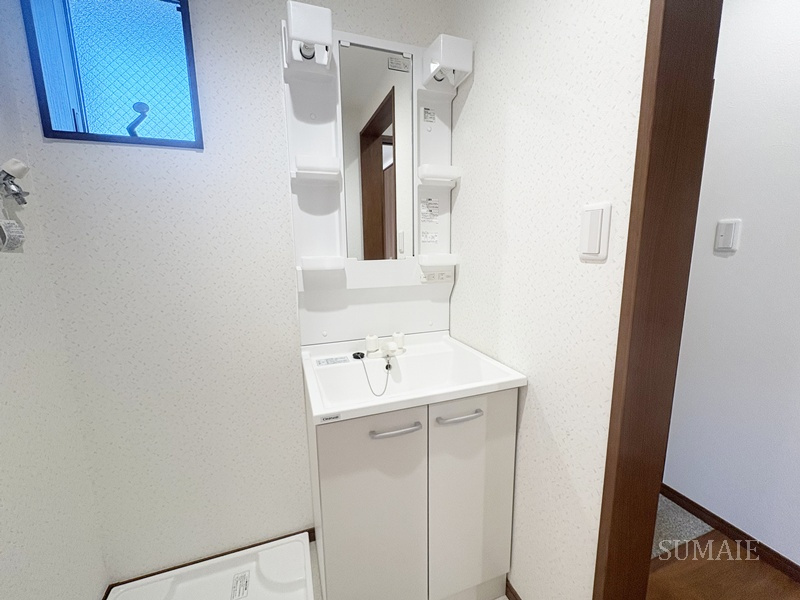 ロイヤル中十条Ⅱの洗面所|独立洗面台です☆