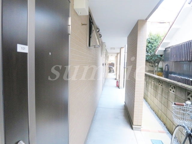 ロイヤル中十条Ⅱのロビー|共用廊下です☆