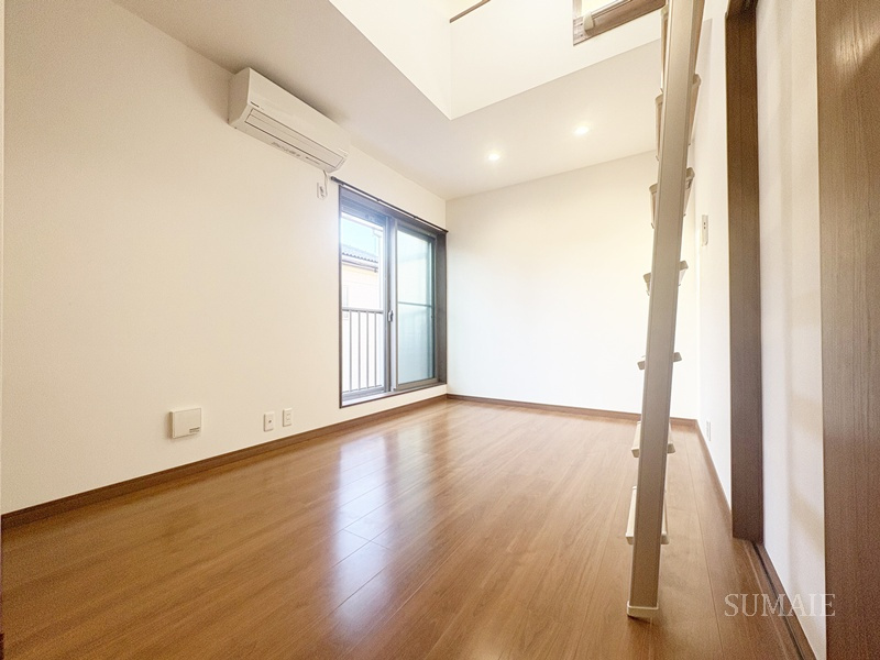 ロイヤル中十条Ⅱの居間・リビング|ゆったりとしたリビングです