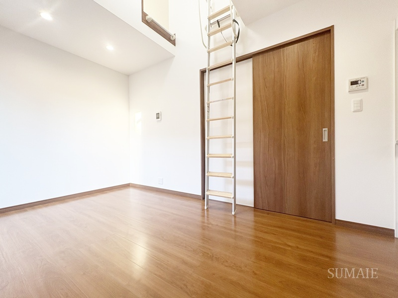 ロイヤル中十条Ⅱの洋室|コンパクトで使いやすい洋室です