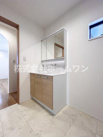 昭島市緑町11期　新築戸建の独立洗面台|独立洗面台で身支度をすべて済ませてしまいましょう