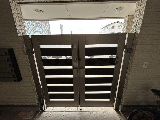 レグルス新明のエントランス